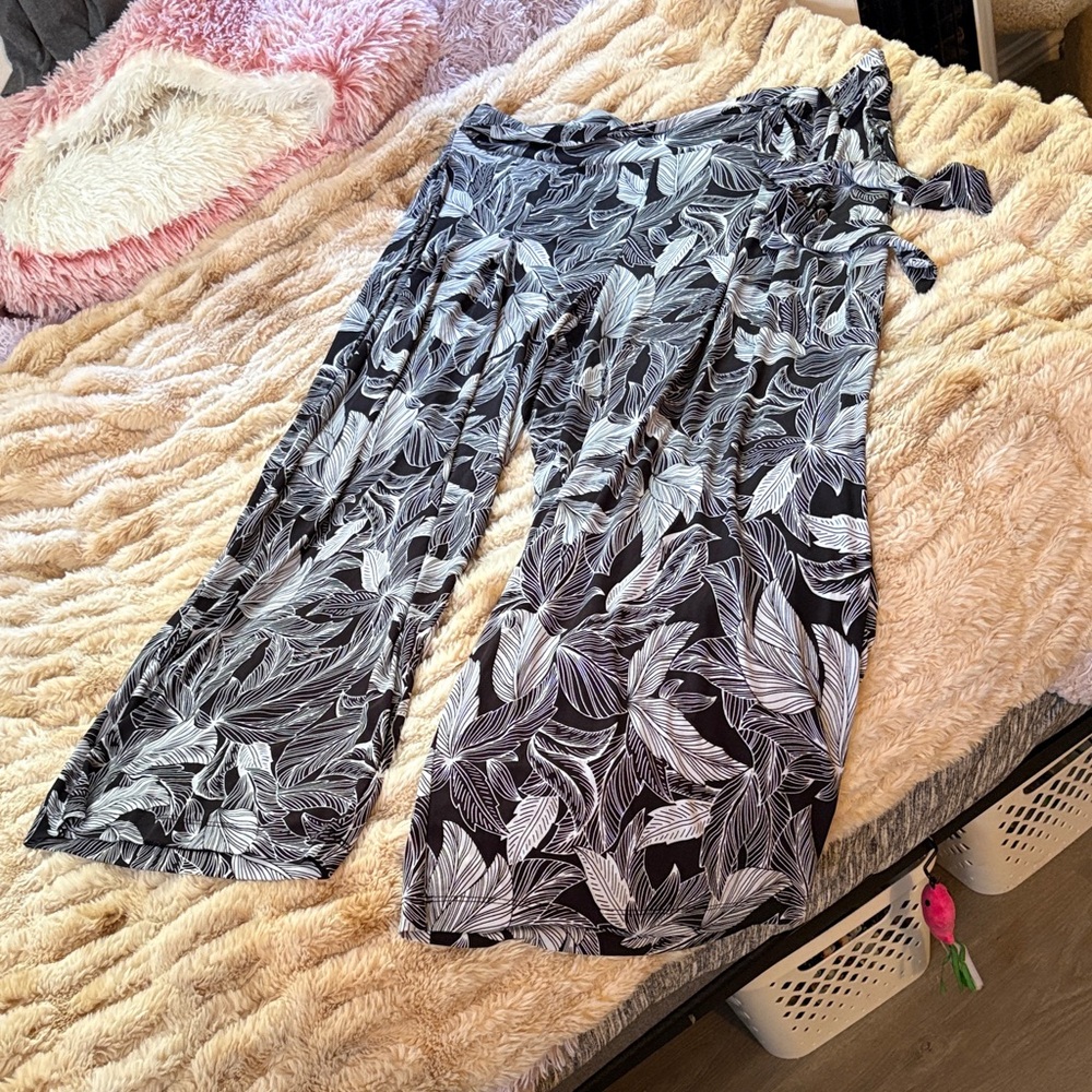 Black & White Leaf-Print Wide Leg Jumpsuit
